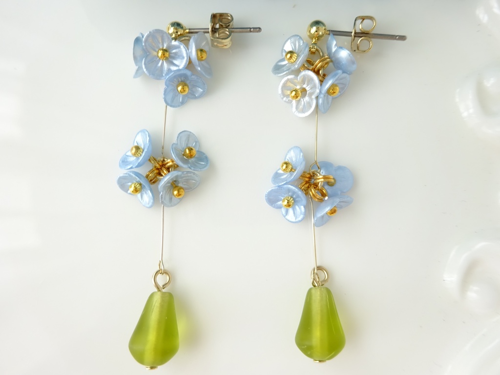 わすれな草の花手毬ピアス(イヤリングOK)
