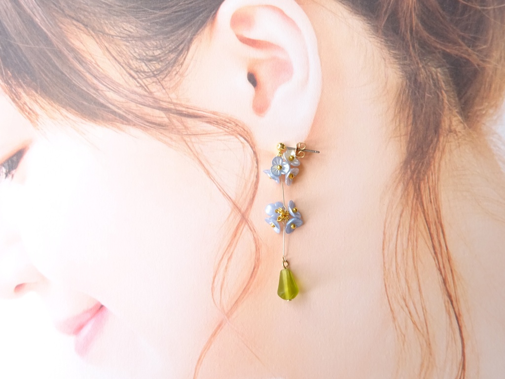 わすれな草の花手毬ピアス(イヤリングOK)