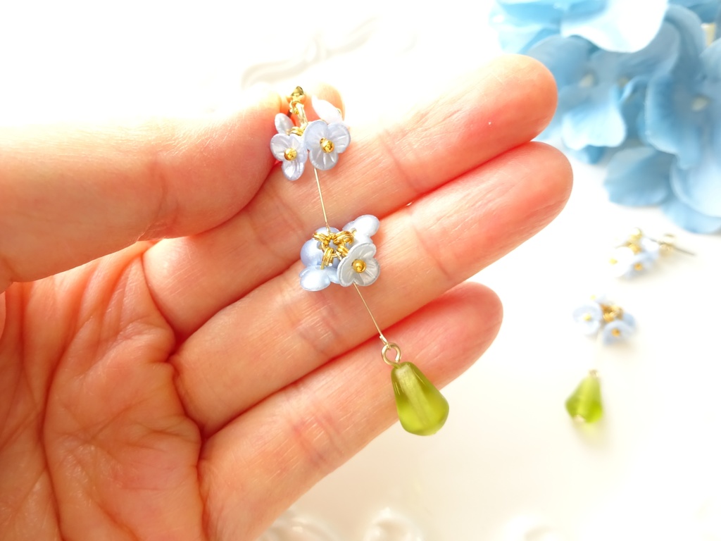 わすれな草の花手毬ピアス(イヤリングOK)