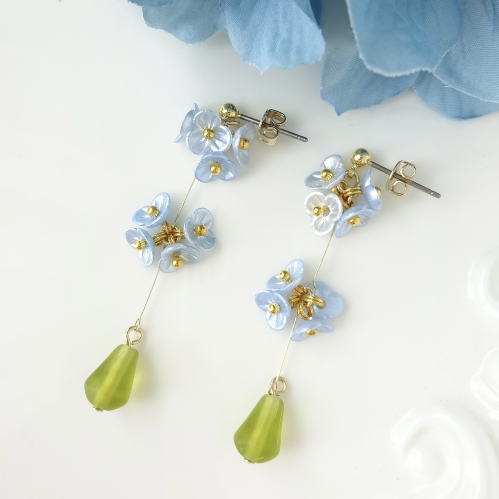 わすれな草の花手毬ピアス(イヤリングOK)