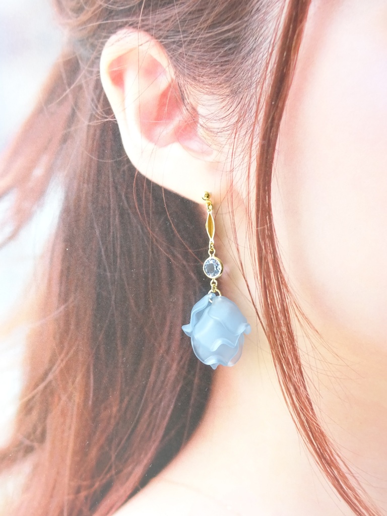 ローズフリルピアス/D・ブルー(イヤリング0K)