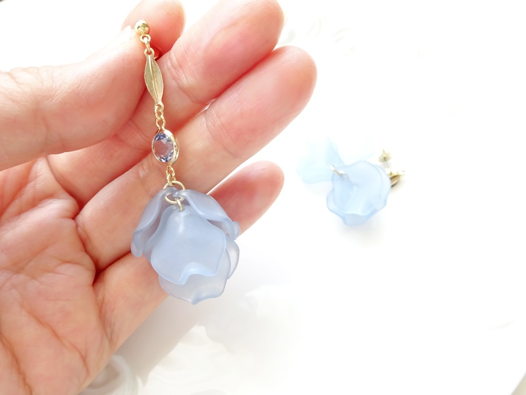 ローズフリルピアス/D・ブルー(イヤリング0K)