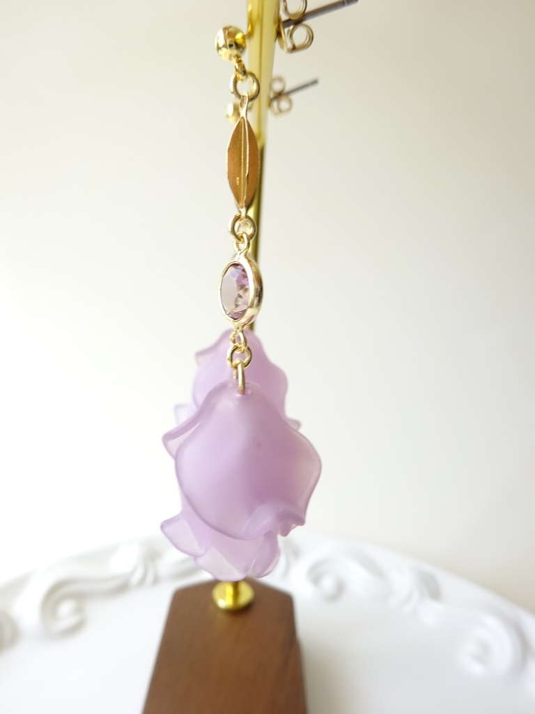 ローズフリルピアス/D・パープル(イヤリング0K)