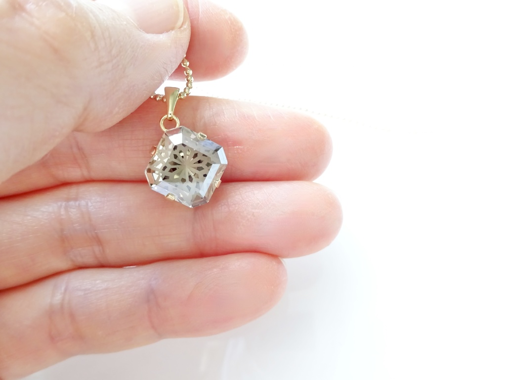 カテドラル ウィンドウ・グレージュ