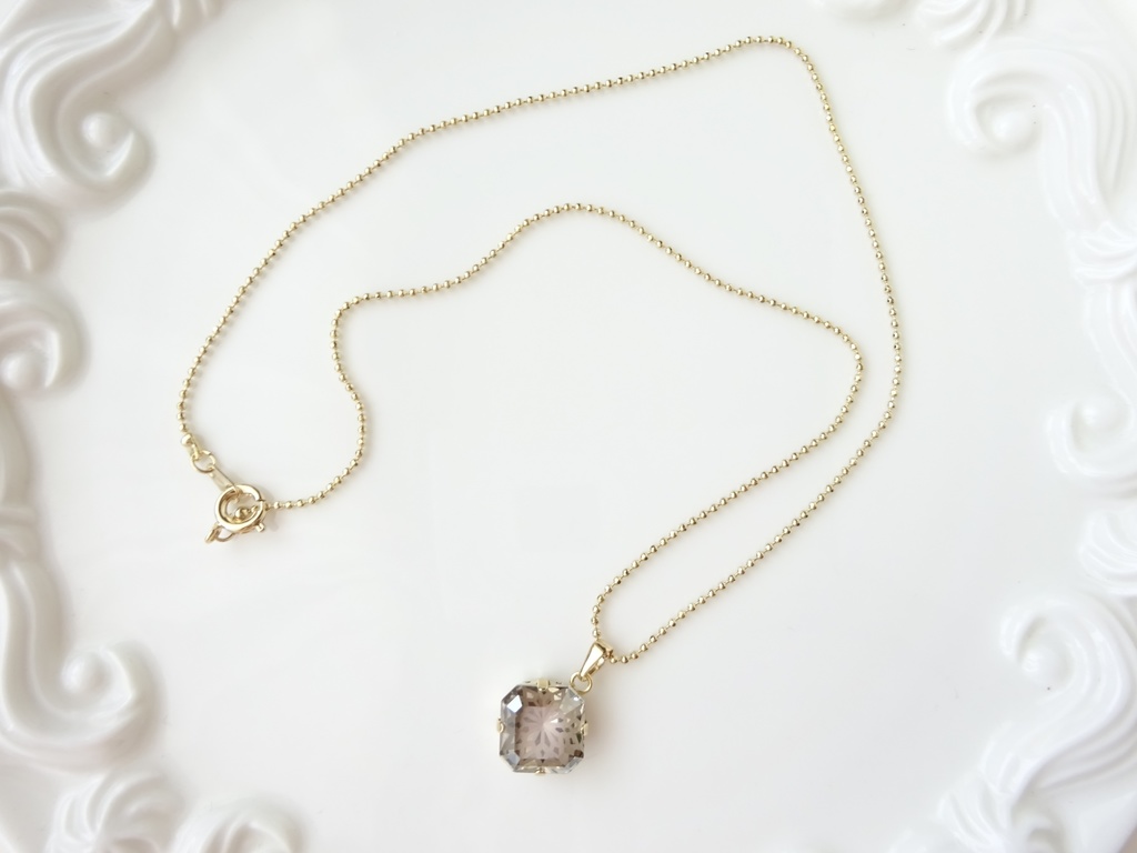 カテドラル ウィンドウ・グレージュ