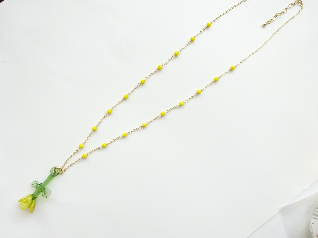 ガラスの菜の花のネックレス