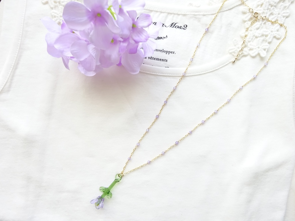 ガラスのオオイヌノフグリのネックレス