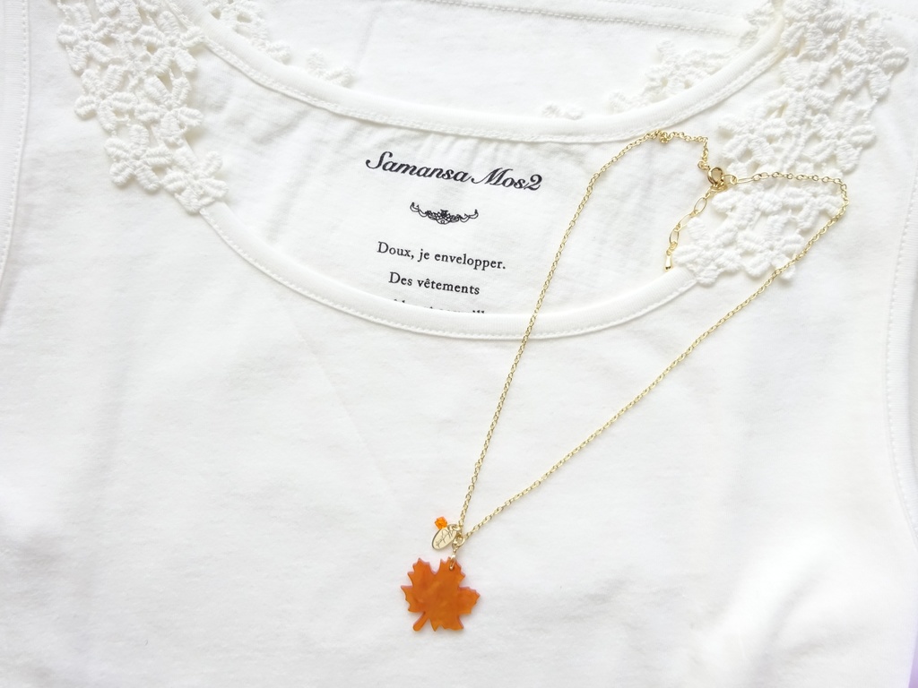 秋の楓のネックレス