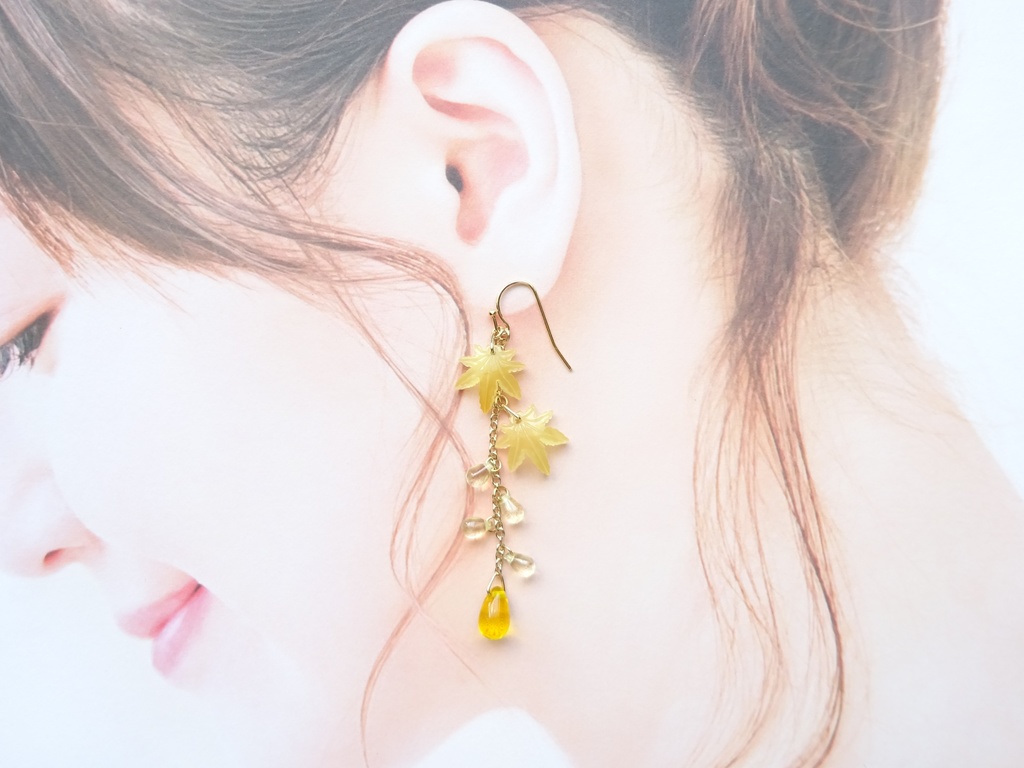 黄色の紅葉のピアス(イヤリングOK)