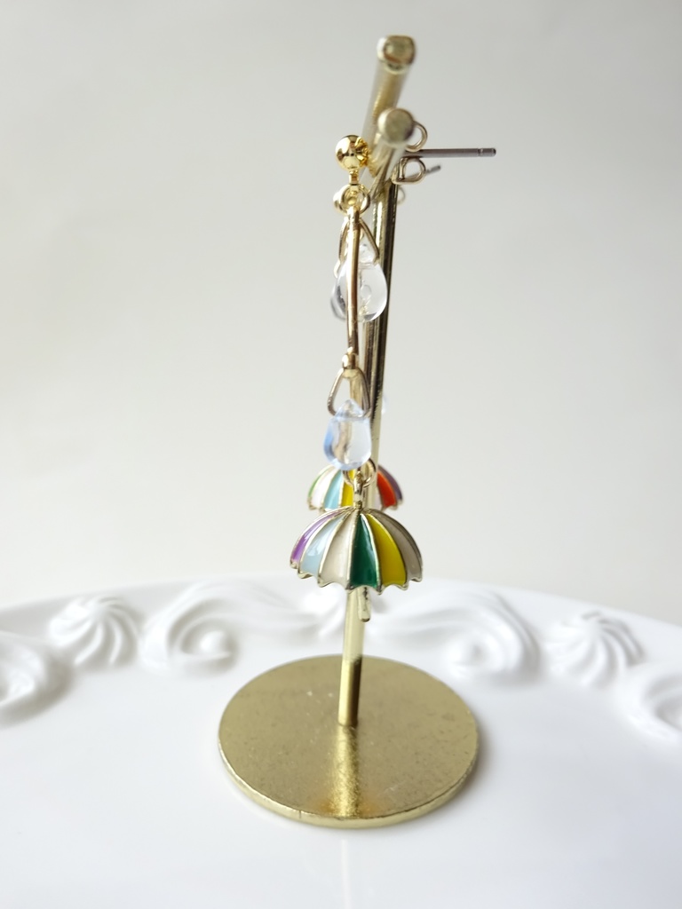 雨の降る日のピアス2(イヤリングOK)