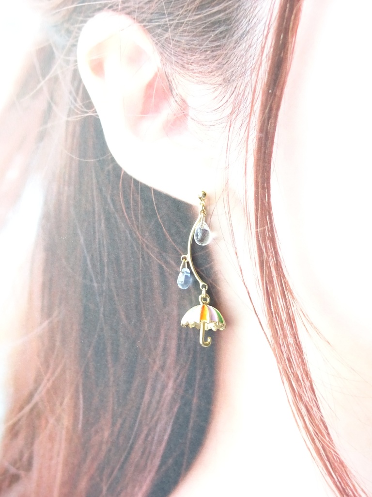 雨の降る日のピアス2(イヤリングOK)