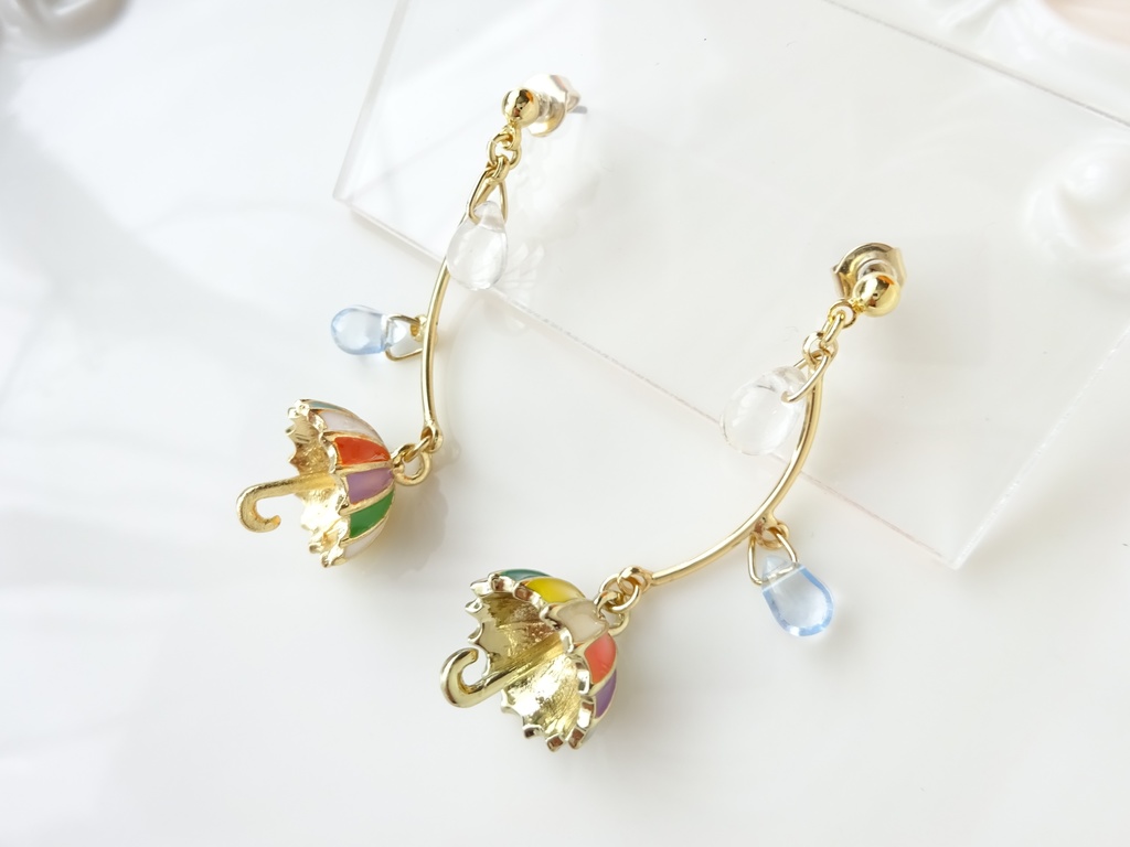 雨の降る日のピアス2(イヤリングOK)