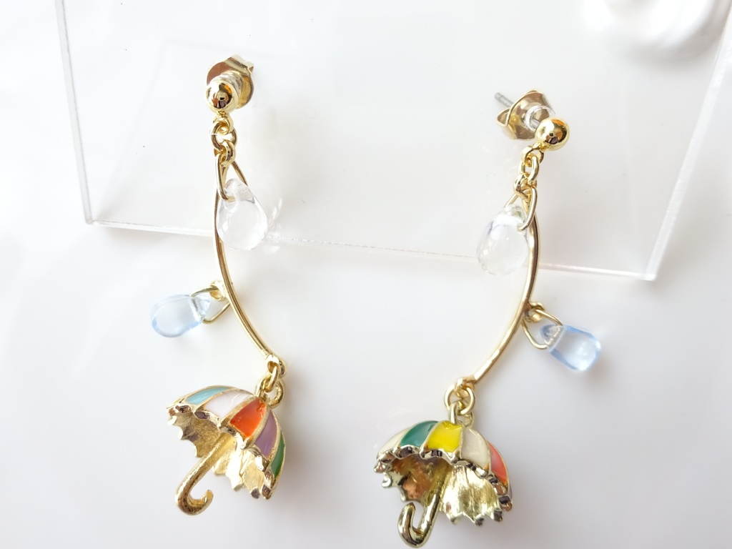 雨の降る日のピアス2(イヤリングOK)