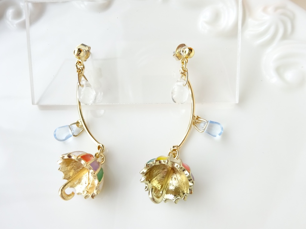 雨の降る日のピアス2(イヤリングOK)