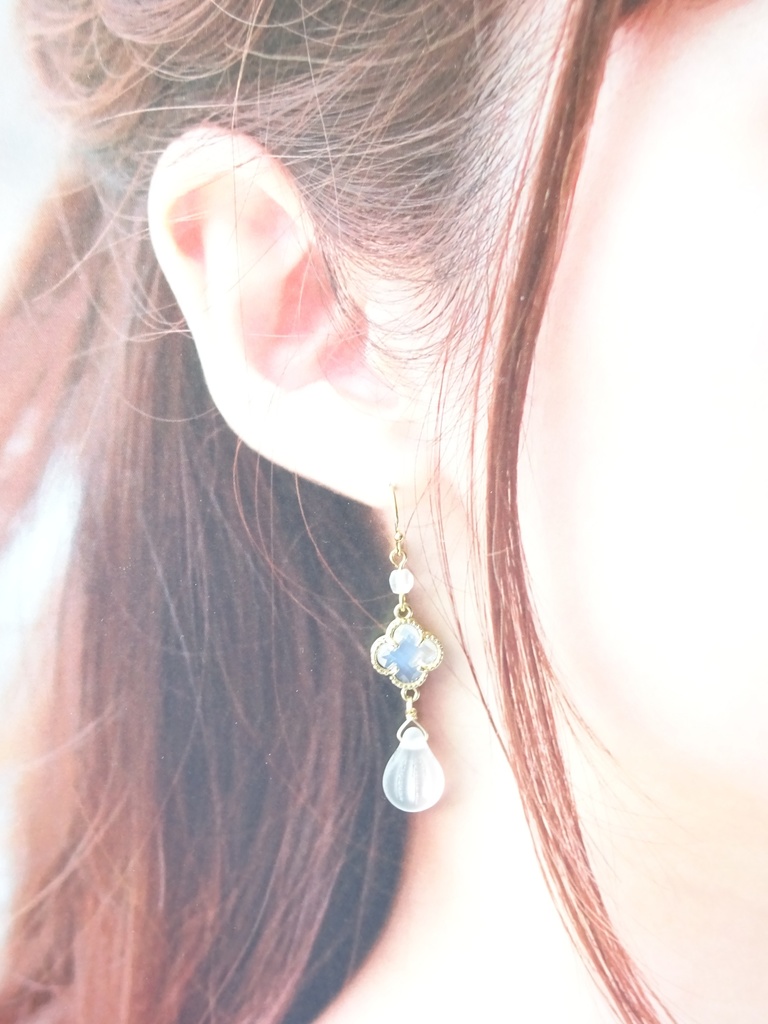 ミルキークローバーピアス(イヤリングOK)
