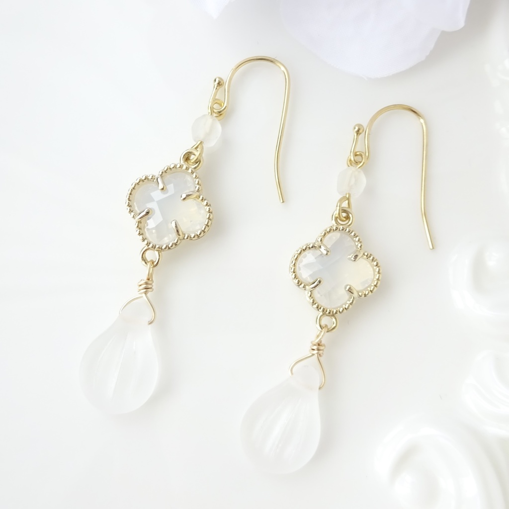 ミルキークローバーピアス(イヤリングOK)
