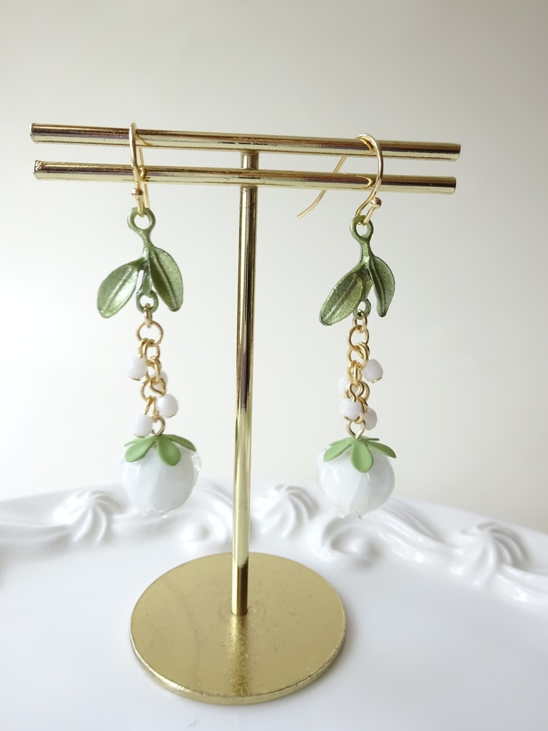 再販*ガラスの鈴蘭のピアス