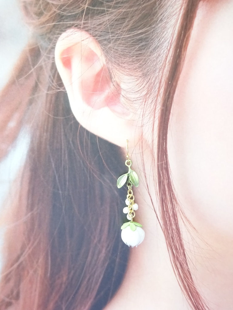 再販*ガラスの鈴蘭のピアス