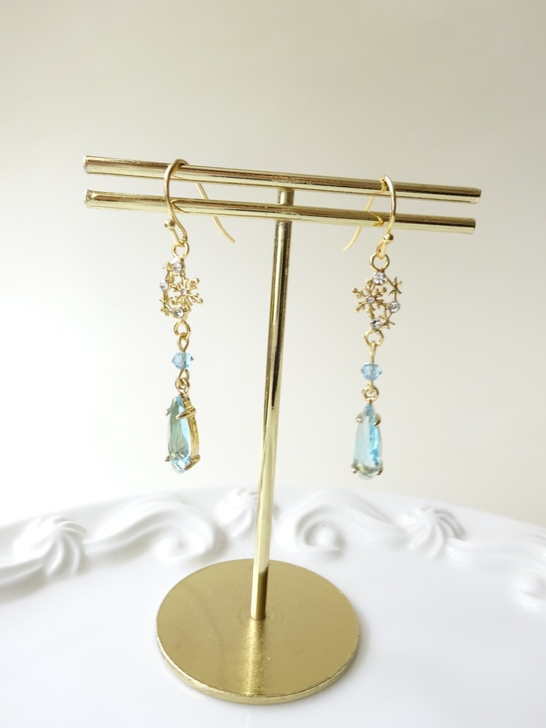 晴れた日のスノーフレークピアス(イヤリングOK)