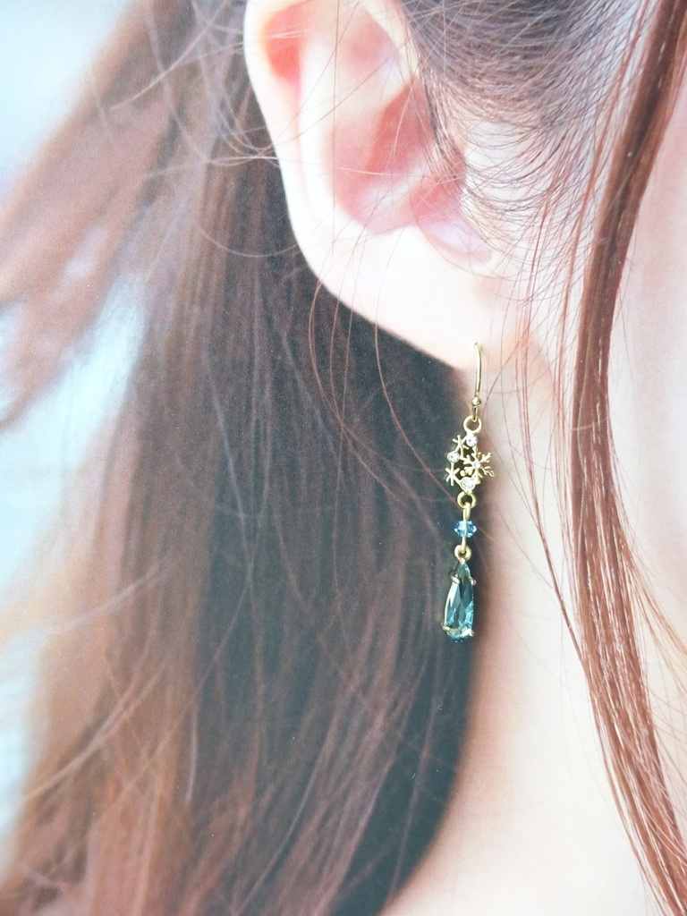 晴れた日のスノーフレークピアス(イヤリングOK)