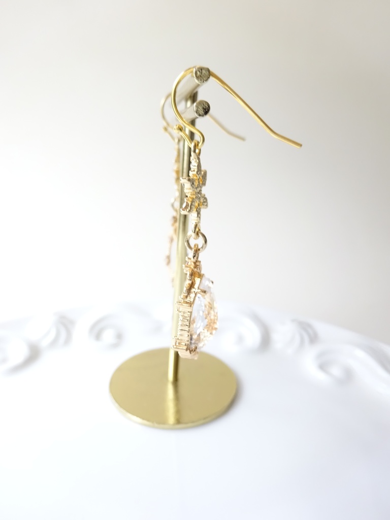 スノープリンセス・ピアス(イヤリングOK)