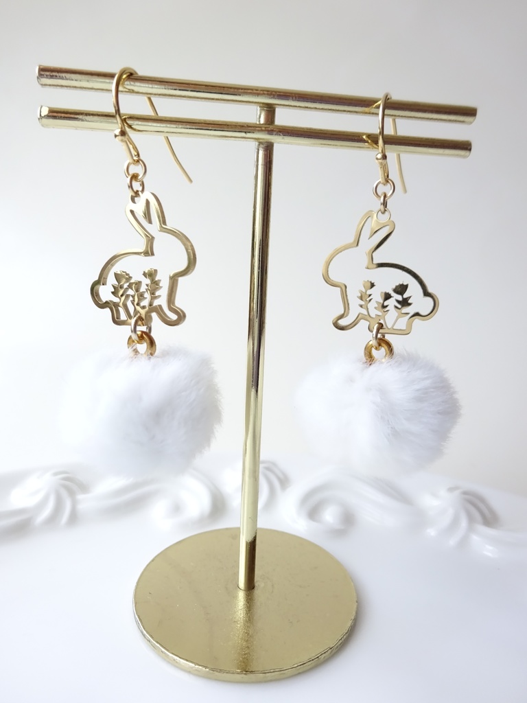 ふわふわフラワーラビット白(イヤリングOK)