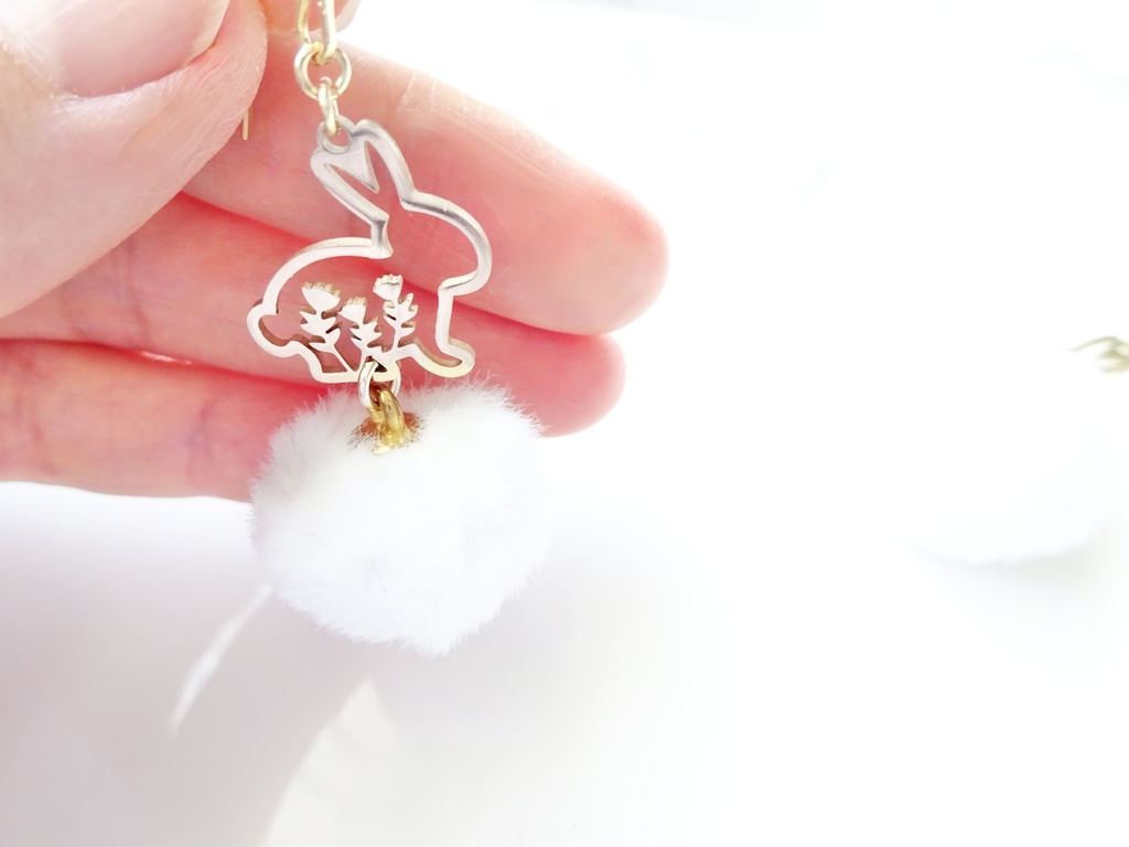 ふわふわフラワーラビット白(イヤリングOK)