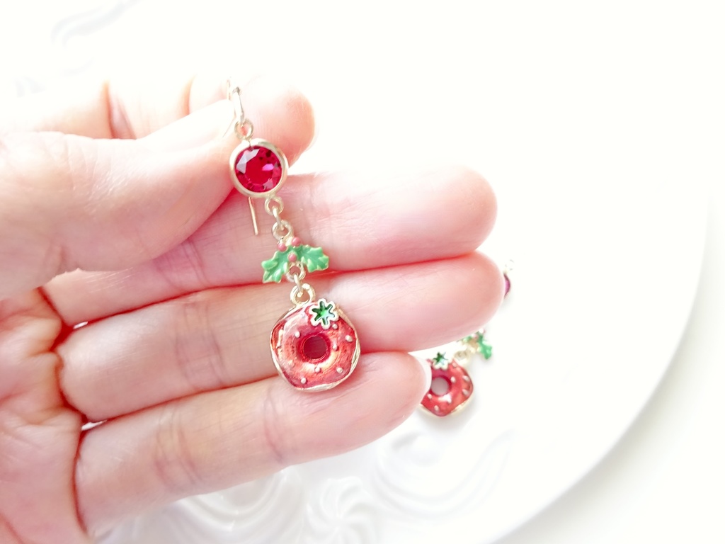 苺のクリスマスドーナツ(イヤリングOK)