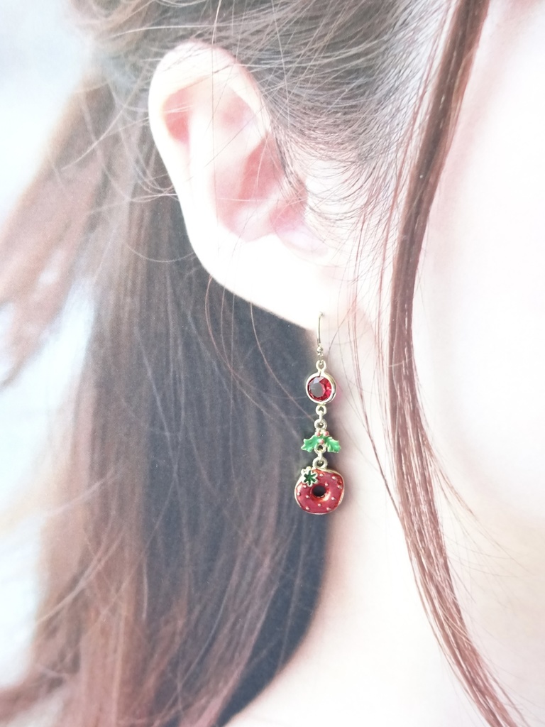 苺のクリスマスドーナツ(イヤリングOK)