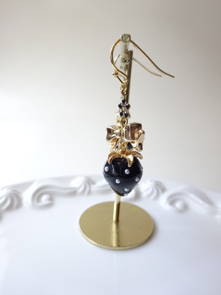 黒苺とリボンのピアス(イヤリングOK)