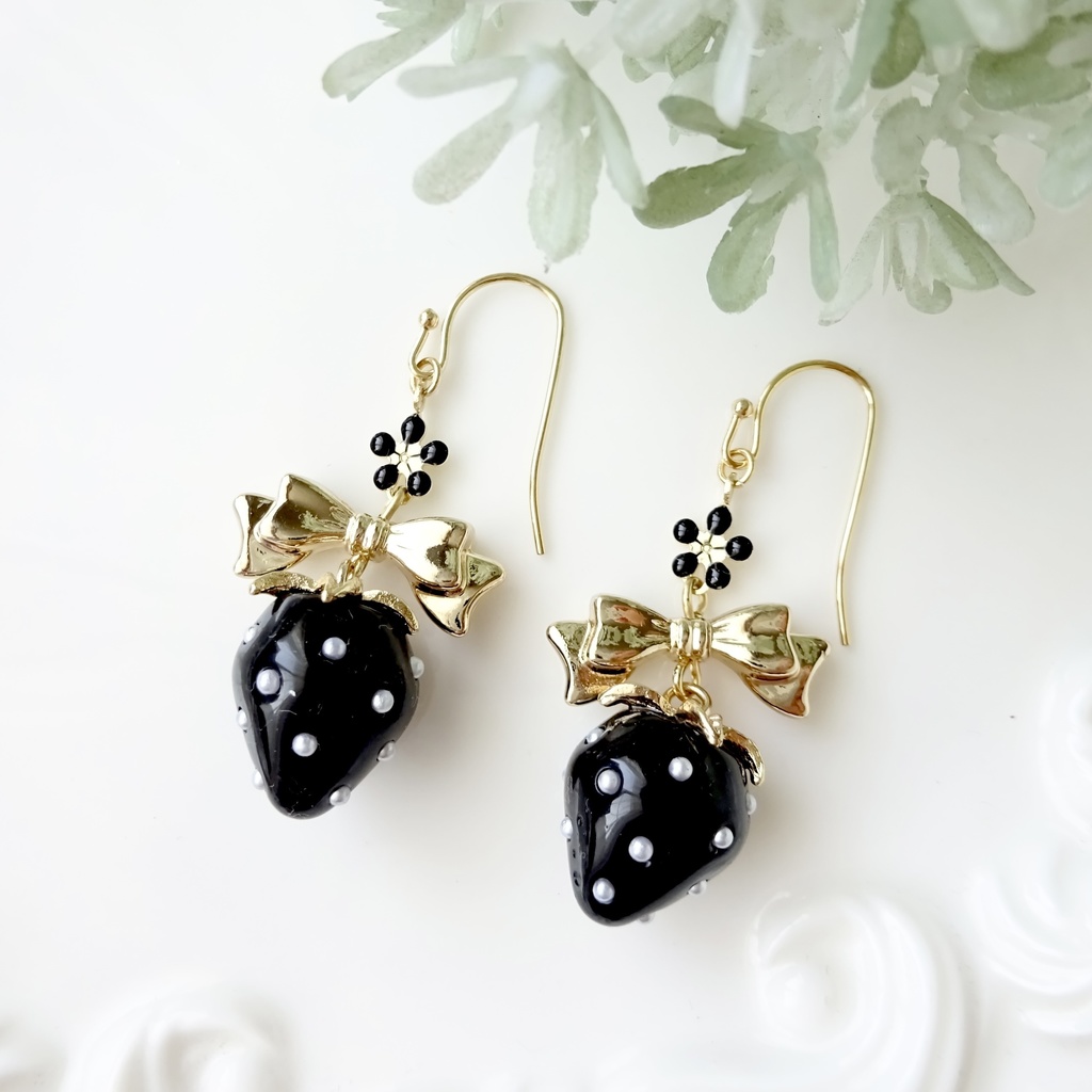 黒苺とリボンのピアス(イヤリングOK)