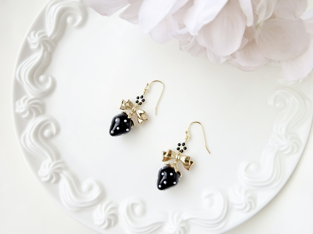 黒苺とリボンのピアス(イヤリングOK)