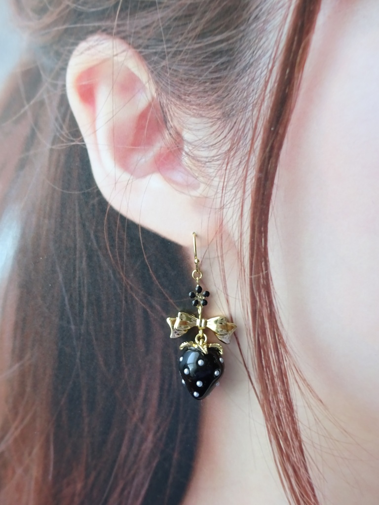 黒苺とリボンのピアス(イヤリングOK)