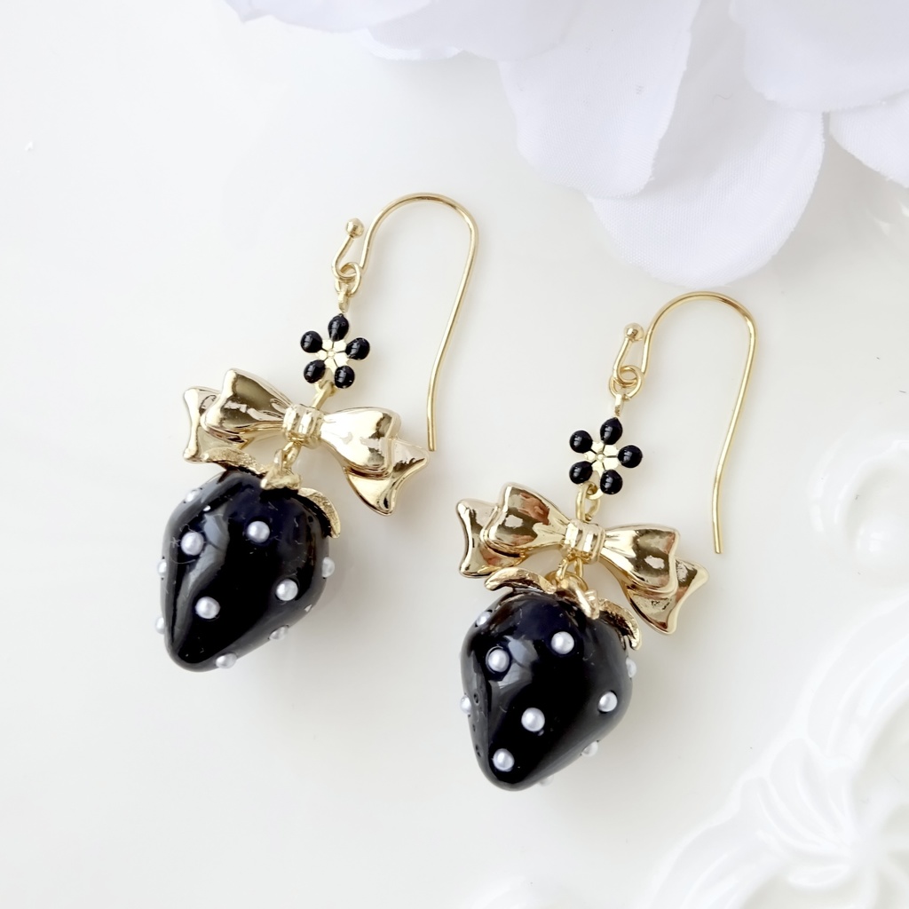 黒苺とリボンのピアス(イヤリングOK)