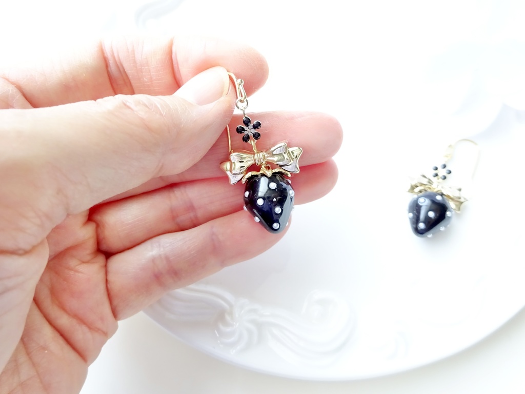 黒苺とリボンのピアス(イヤリングOK)
