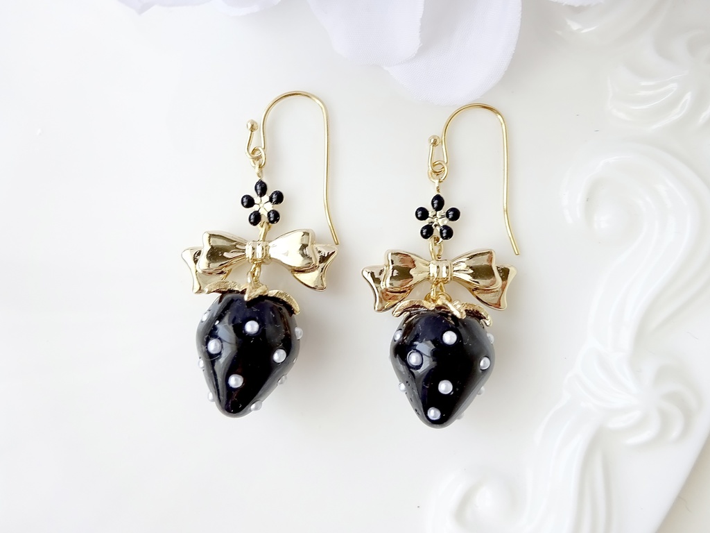 黒苺とリボンのピアス(イヤリングOK)