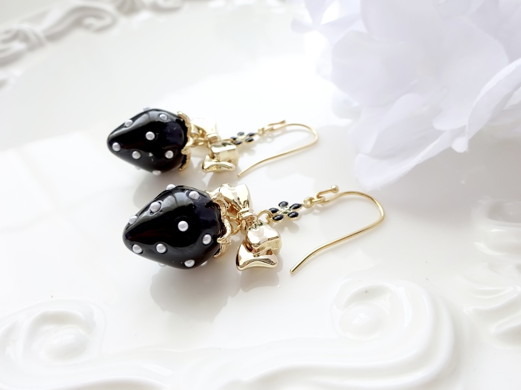 黒苺とリボンのピアス(イヤリングOK)