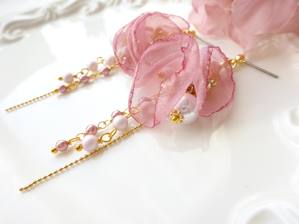 ピンクポピーの花束ピアス(イヤリングOK)