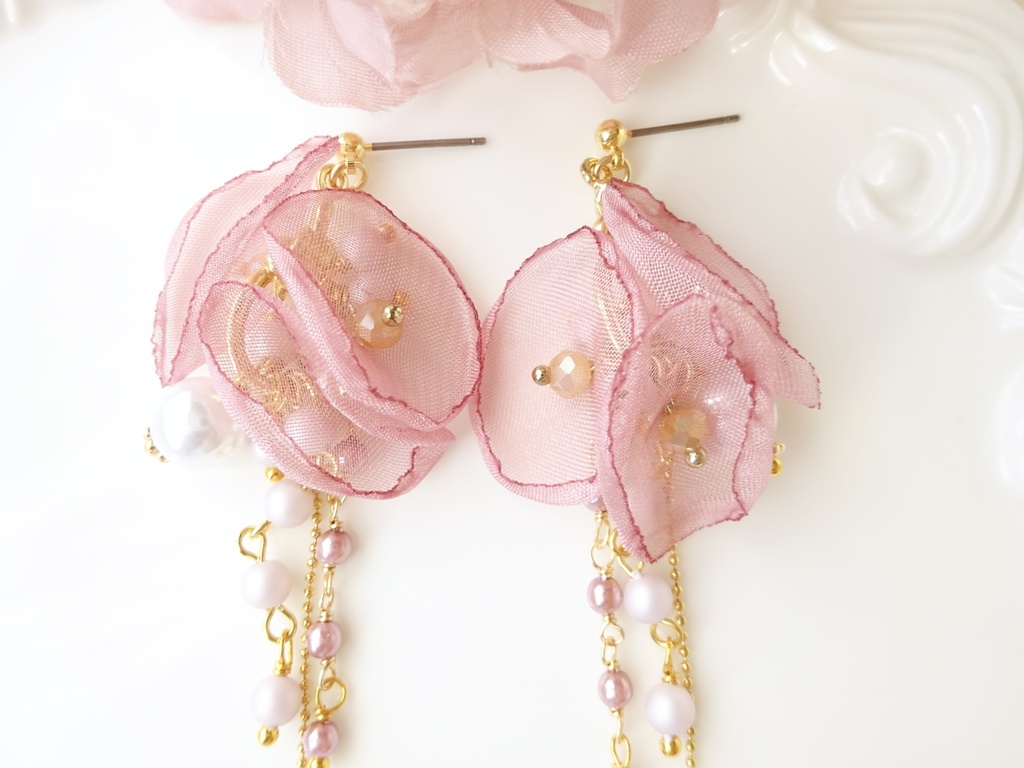 ピンクポピーの花束ピアス(イヤリングOK)
