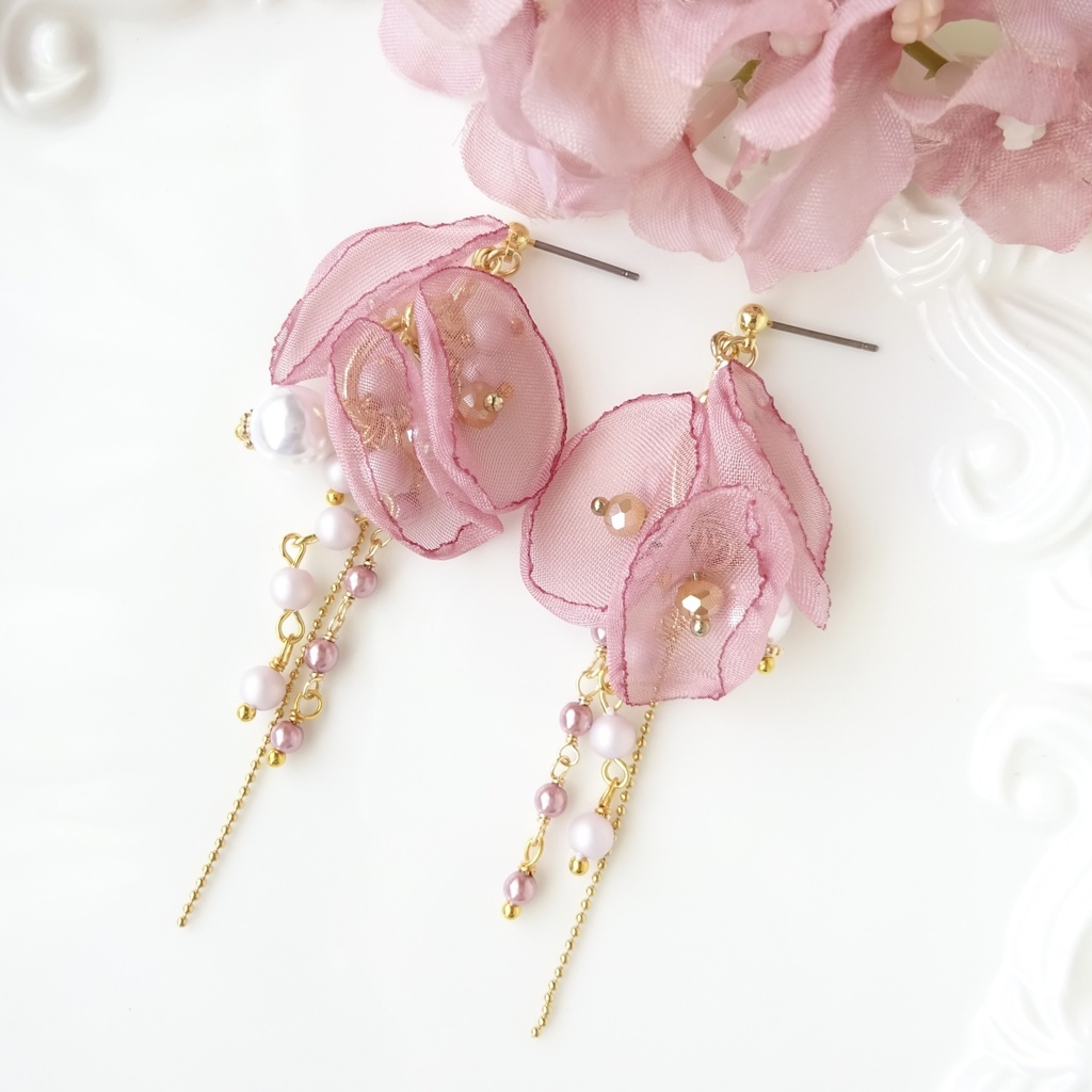 ピンクポピーの花束ピアス(イヤリングOK)