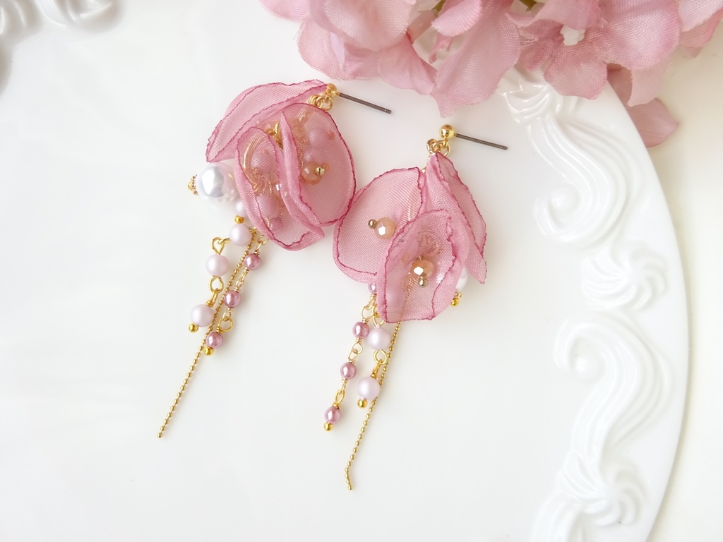 ピンクポピーの花束ピアス(イヤリングOK)
