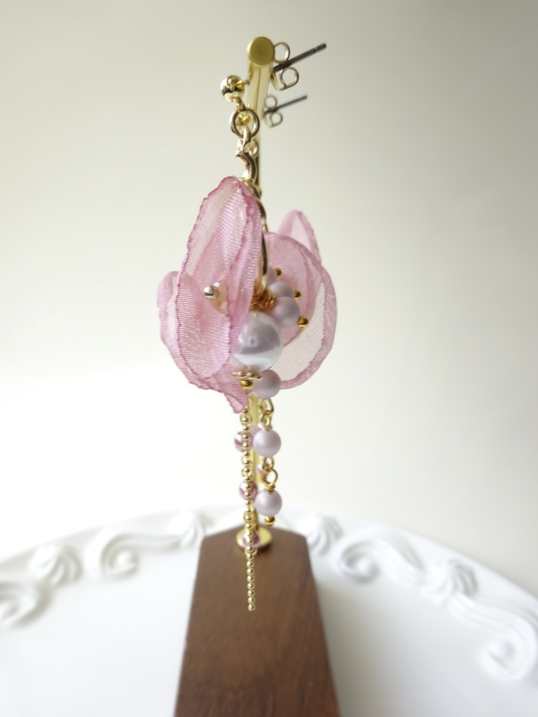 ピンクポピーの花束ピアス(イヤリングOK)