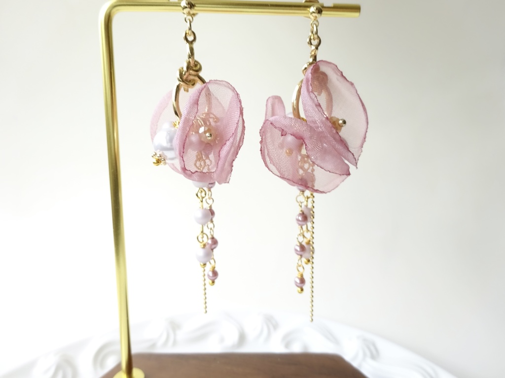 ピンクポピーの花束ピアス(イヤリングOK)