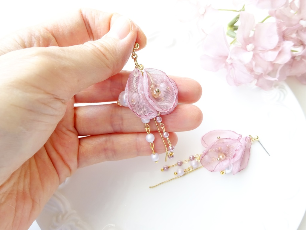 ピンクポピーの花束ピアス(イヤリングOK)