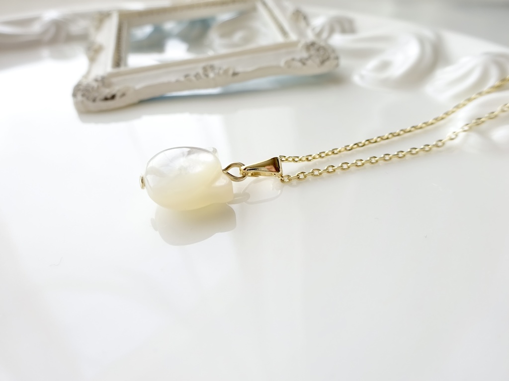 再販【天然石】白猫シェルネックレス