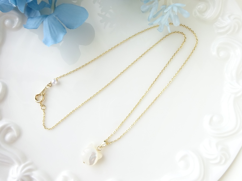 再販【天然石】白猫シェルネックレス