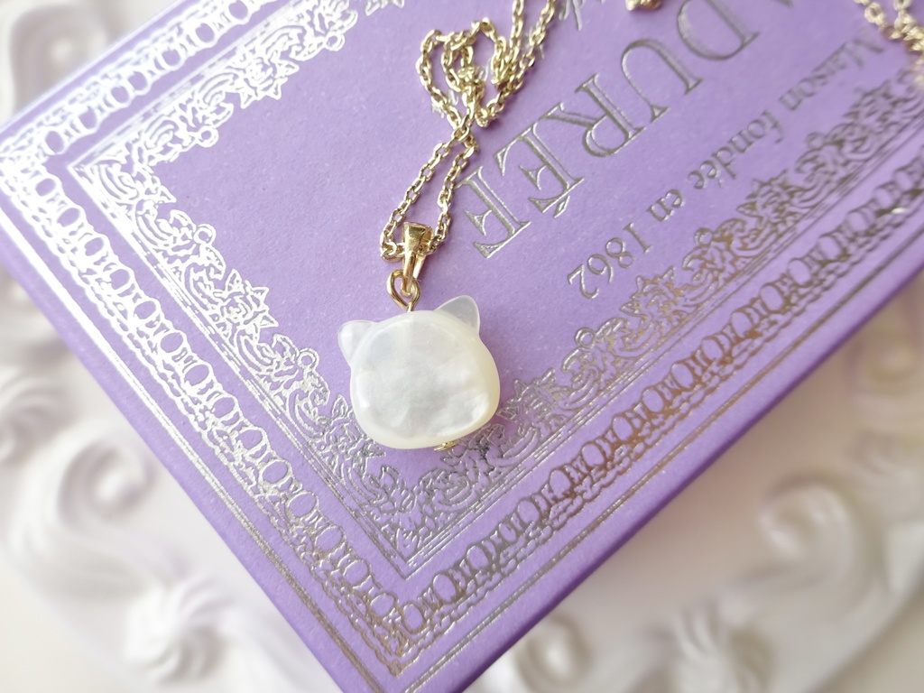 再販【天然石】白猫シェルネックレス