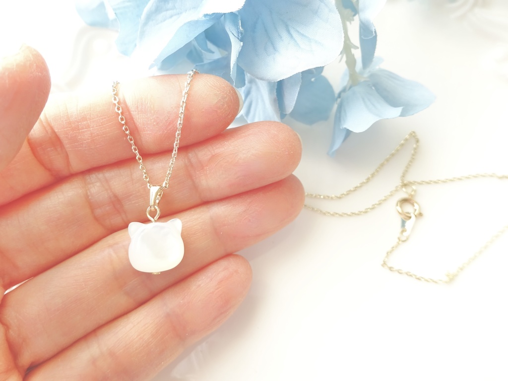 再販【天然石】白猫シェルネックレス