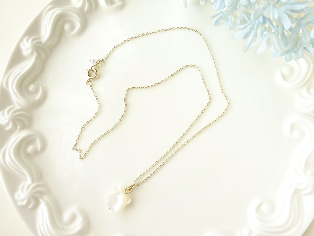 再販【天然石】白猫シェルネックレス