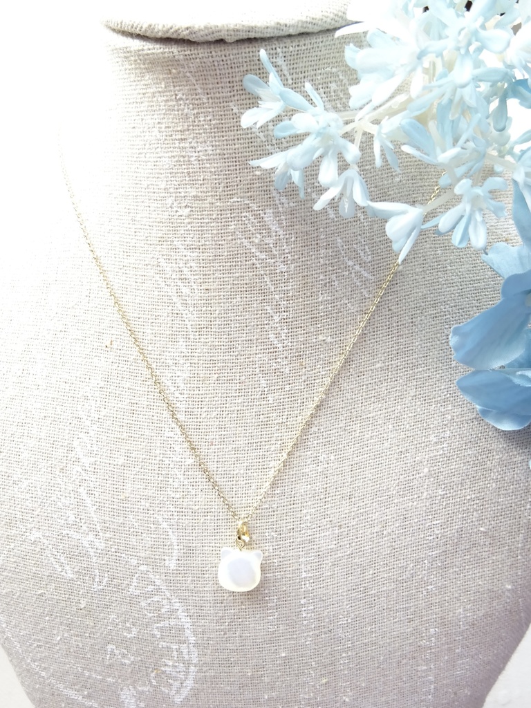 再販【天然石】白猫シェルネックレス
